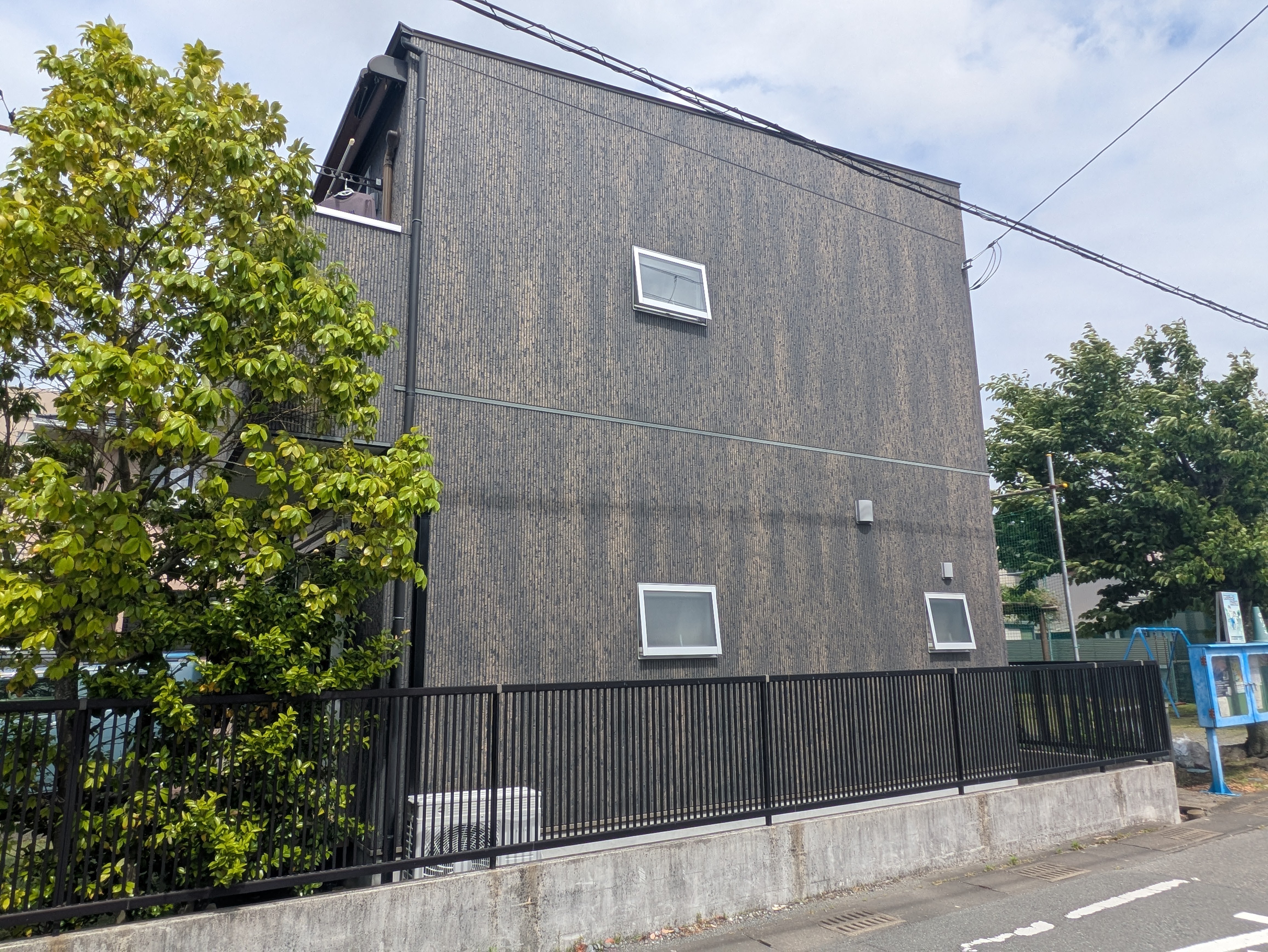 沼津市新沢田・H様邸 施工前の側面外観